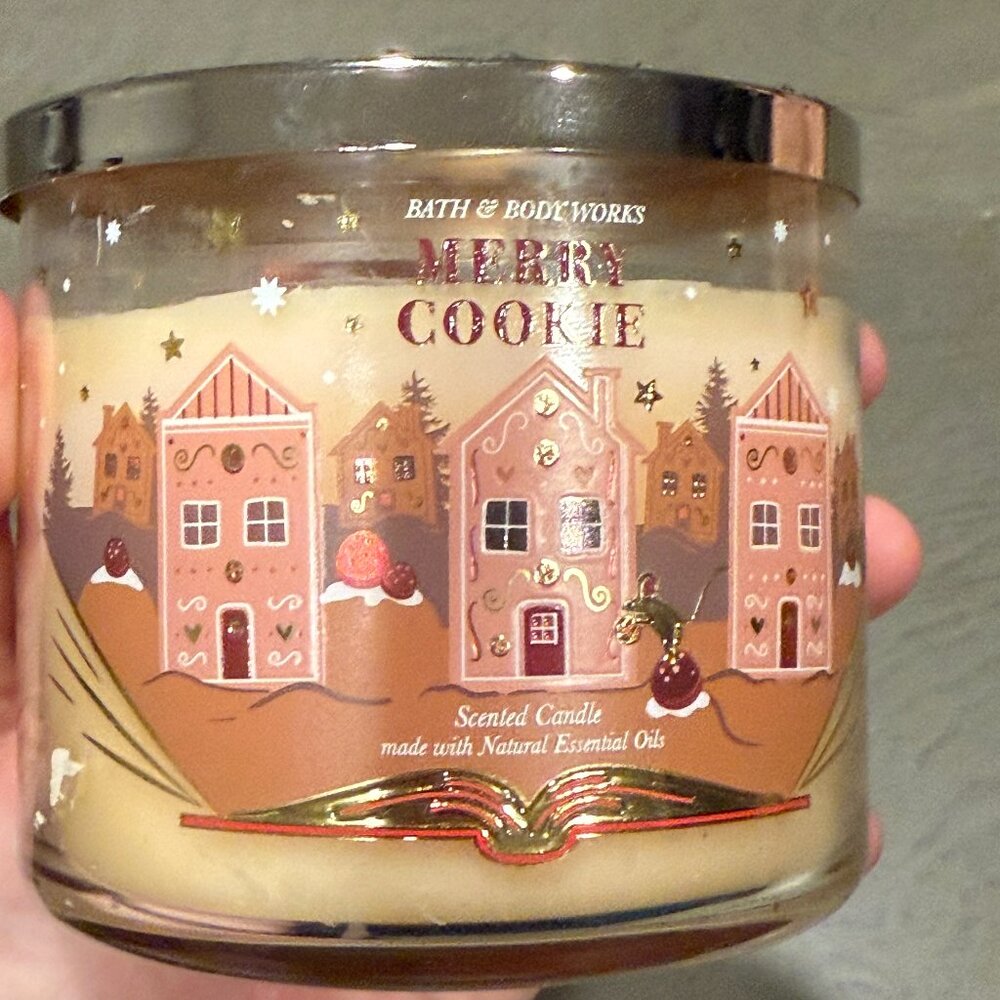 Bath & Body Works- Merry Cookie 3-wick candle
